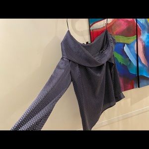 Feels amazing! Satin off the shoulder blouse 🎽